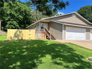 823 N Lola Lane, Fayetteville, AR 72701