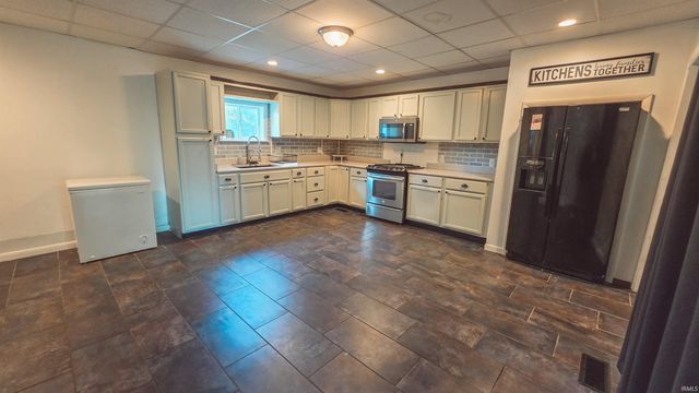 4001 Kratzville Road, Evansville, IN 47710