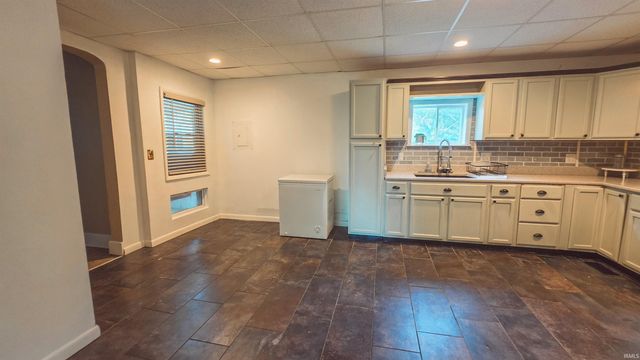4001 Kratzville Road, Evansville, IN 47710