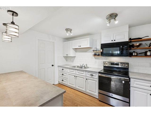 1403 Ne 65TH St, Vancouver, WA 98665