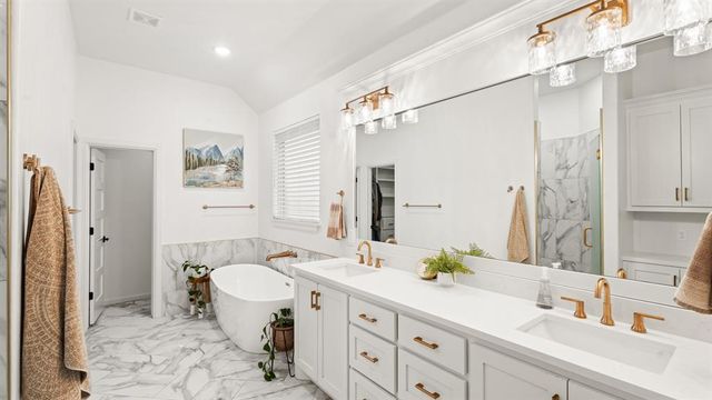 5705 Gold Stone Court, Mustang, OK 73064