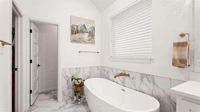 5705 Gold Stone Court, Mustang, OK 73064