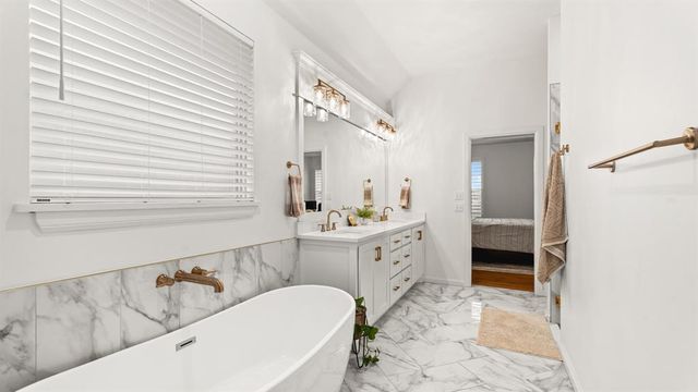 5705 Gold Stone Court, Mustang, OK 73064