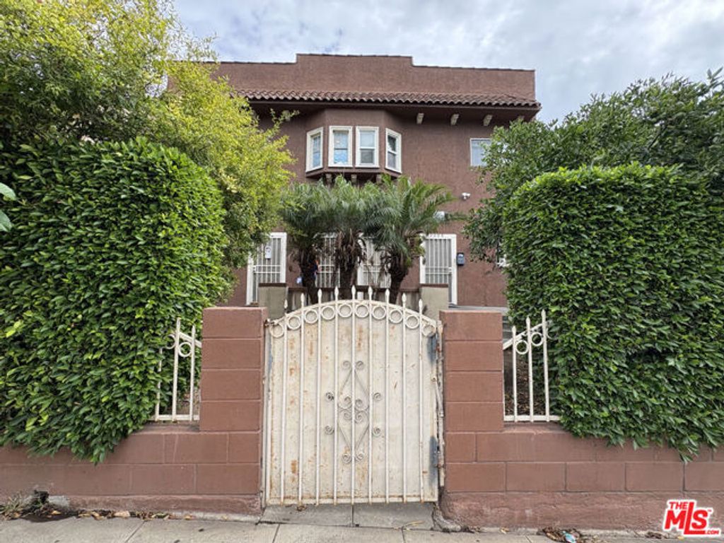 2006 S Harcourt Avenue, Los Angeles, CA 90016