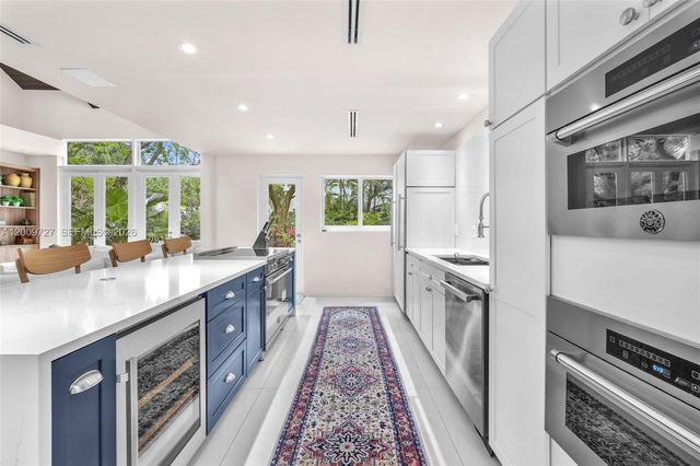 1933 S Oak Haven Circle, Miami, FL 33179