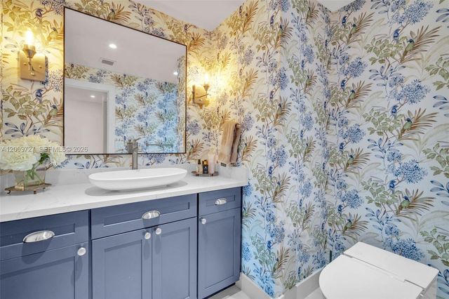 1933 S Oak Haven Circle, Miami, FL 33179