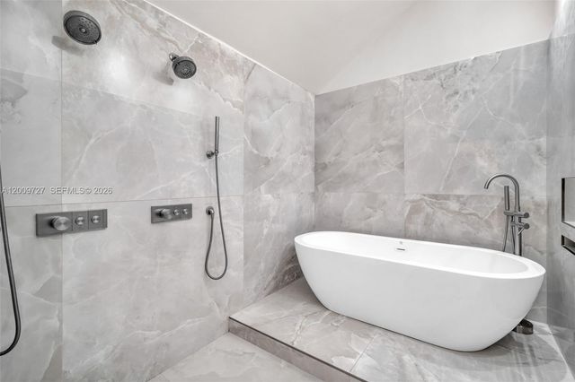 1933 S Oak Haven Circle, Miami, FL 33179
