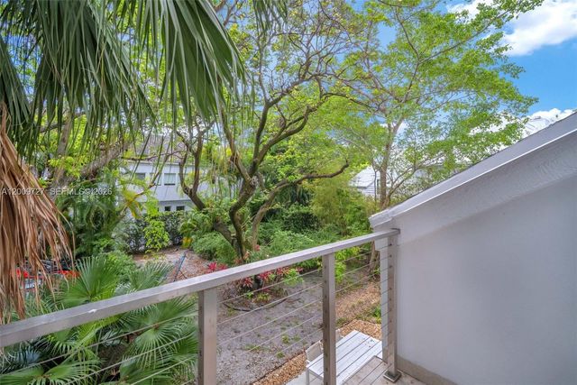 1933 S Oak Haven Circle, Miami, FL 33179