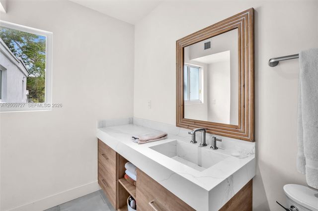 1933 S Oak Haven Circle, Miami, FL 33179