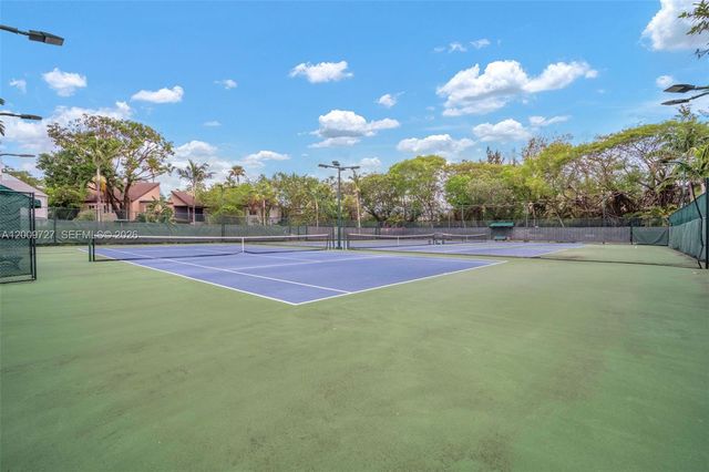 1933 S Oak Haven Circle, Miami, FL 33179