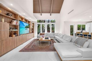 1933 S Oak Haven Circle, Miami, FL 33179