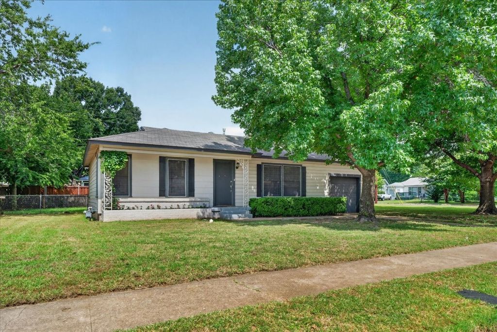 307 Norwood Drive, Hurst, TX 76053