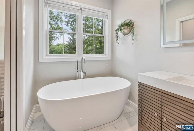 207 Henry Place, Wyckoff, NJ 07481