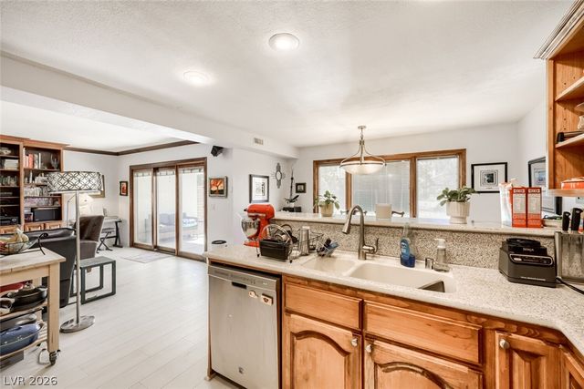 2951 Pinehurst Drive, Las Vegas, NV 89109