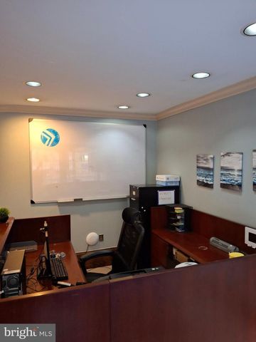 315 N CHARLES ST, Baltimore, MD 21201