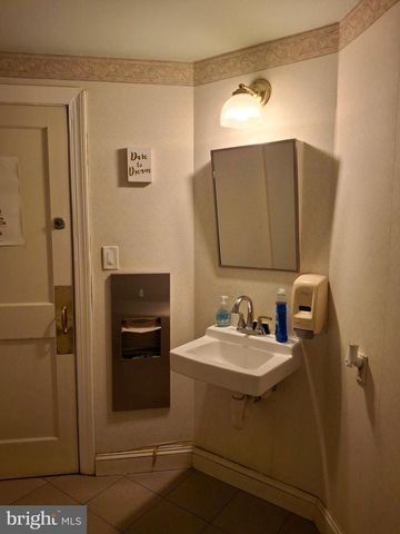 315 N CHARLES ST, Baltimore, MD 21201