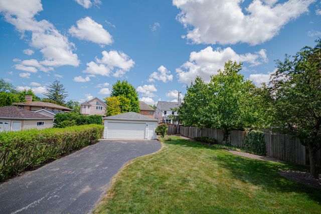 335 Oak Street, Elmhurst, IL 60126