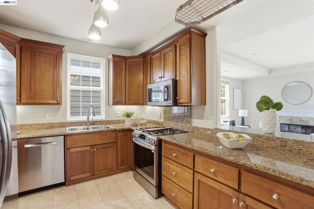 1003 Greenbrier Ct, San Leandro, CA 94577