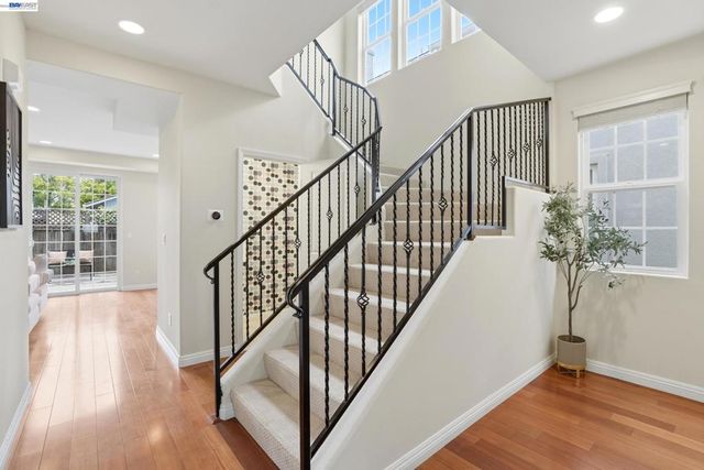 1003 Greenbrier Ct, San Leandro, CA 94577