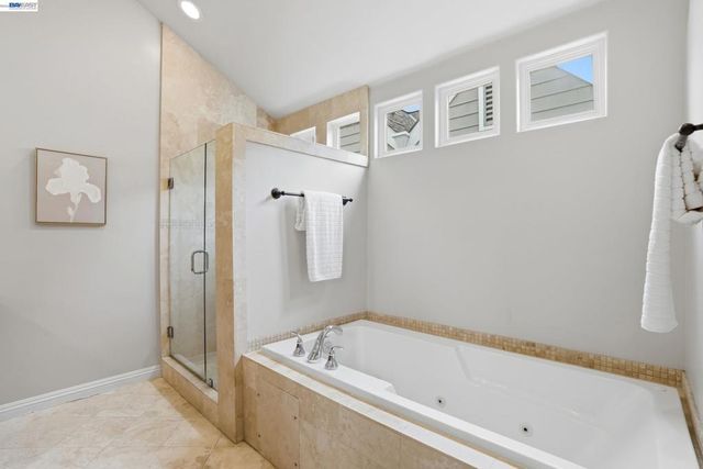 1003 Greenbrier Ct, San Leandro, CA 94577