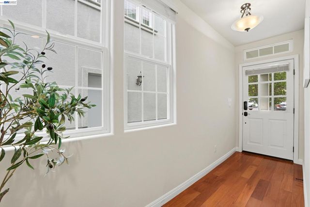 1003 Greenbrier Ct, San Leandro, CA 94577