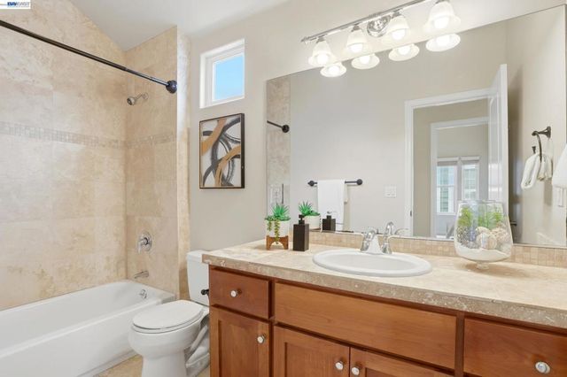 1003 Greenbrier Ct, San Leandro, CA 94577