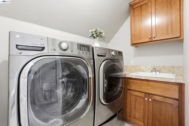 1003 Greenbrier Ct, San Leandro, CA 94577