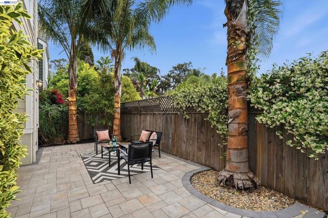 1003 Greenbrier Ct, San Leandro, CA 94577