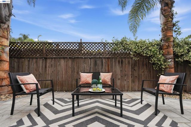 1003 Greenbrier Ct, San Leandro, CA 94577
