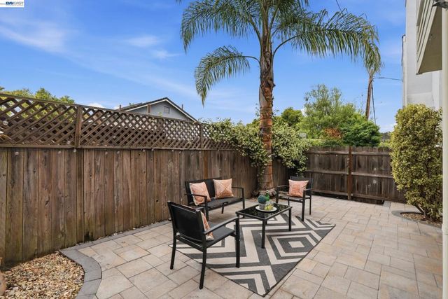 1003 Greenbrier Ct, San Leandro, CA 94577