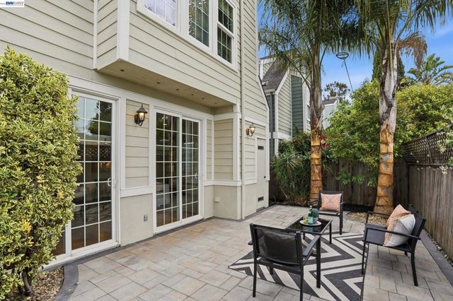 1003 Greenbrier Ct, San Leandro, CA 94577