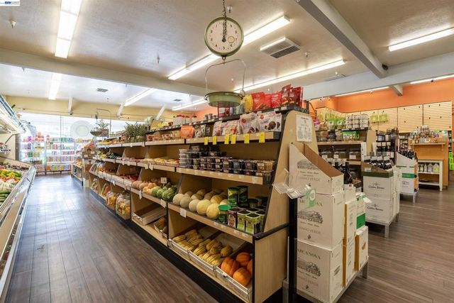 1003 Greenbrier Ct, San Leandro, CA 94577