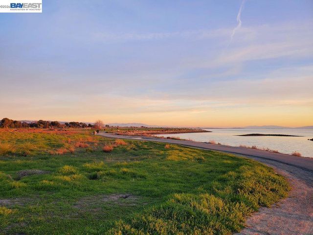 1003 Greenbrier Ct, San Leandro, CA 94577
