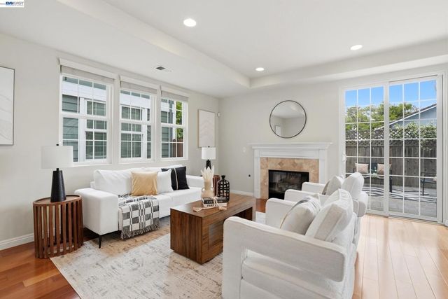1003 Greenbrier Ct, San Leandro, CA 94577