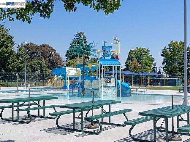1003 Greenbrier Ct, San Leandro, CA 94577