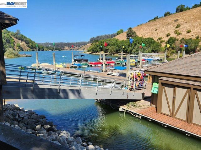 1003 Greenbrier Ct, San Leandro, CA 94577