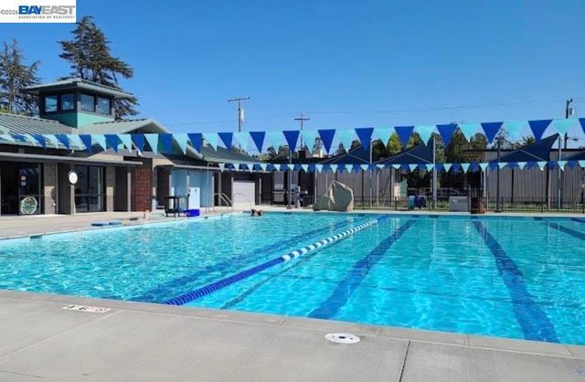 1003 Greenbrier Ct, San Leandro, CA 94577