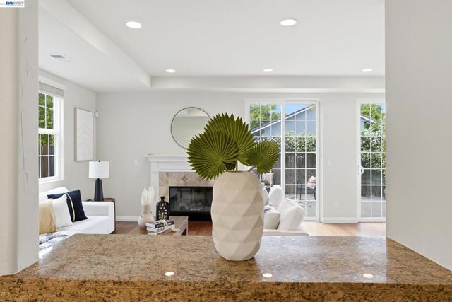 1003 Greenbrier Ct, San Leandro, CA 94577