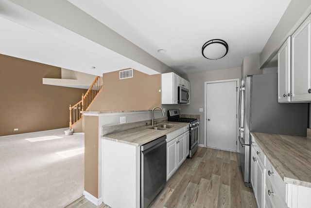 1165 Windham Lane 1165, Elk Grove Village, IL 60007