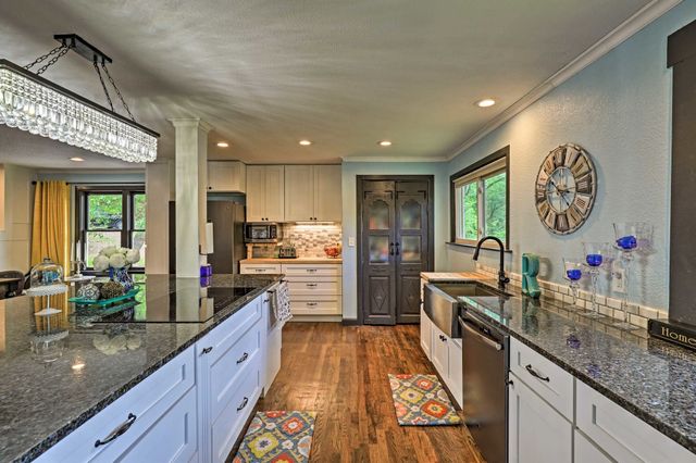 9886 Lake Haven Circle, Fort Worth, TX 76108