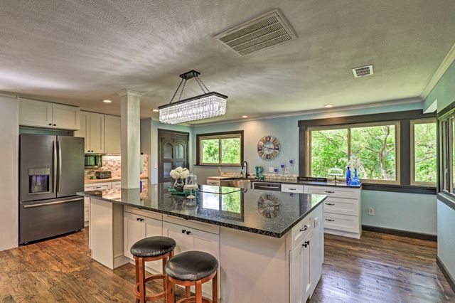9886 Lake Haven Circle, Fort Worth, TX 76108