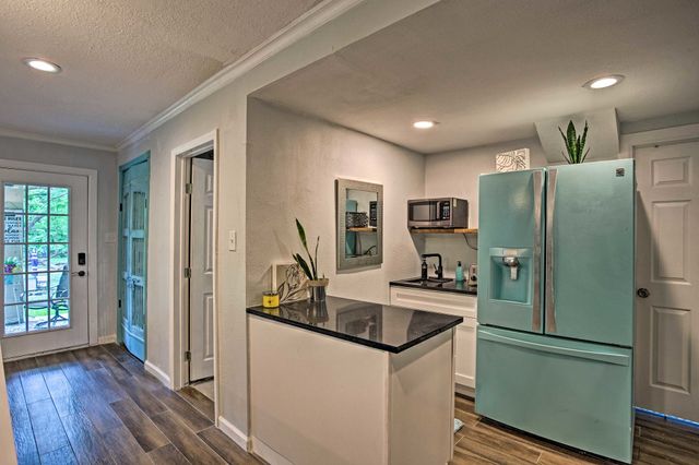 9886 Lake Haven Circle, Fort Worth, TX 76108