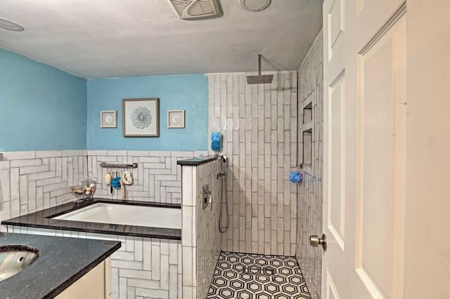 9886 Lake Haven Circle, Fort Worth, TX 76108