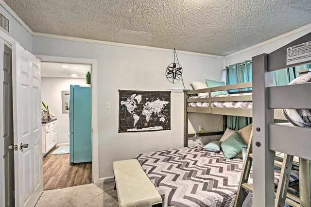 9886 Lake Haven Circle, Fort Worth, TX 76108