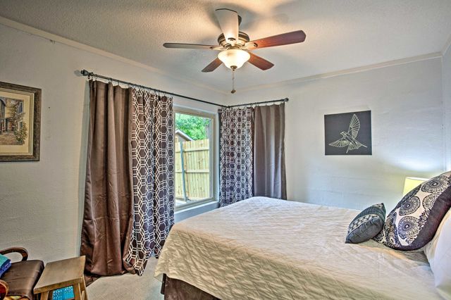 9886 Lake Haven Circle, Fort Worth, TX 76108