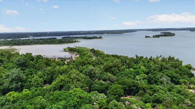 9886 Lake Haven Circle, Fort Worth, TX 76108