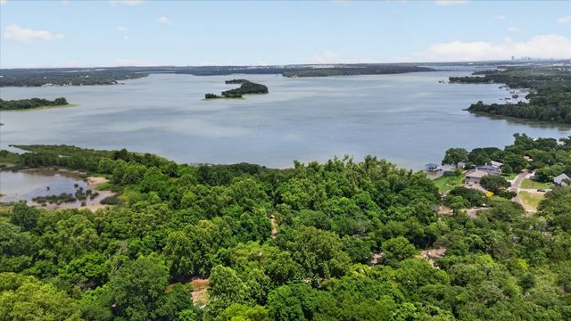 9886 Lake Haven Circle, Fort Worth, TX 76108