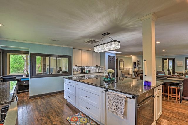 9886 Lake Haven Circle, Fort Worth, TX 76108