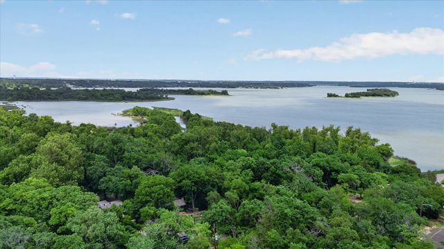 9886 Lake Haven Circle, Fort Worth, TX 76108