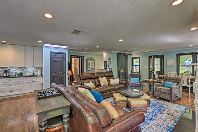 9886 Lake Haven Circle, Fort Worth, TX 76108